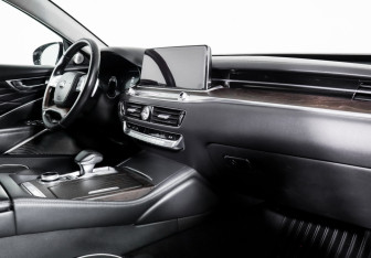 Подержанный автомобиль Kia K900 2019 года (9 фото)