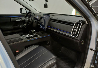 Подержанный автомобиль Jaecoo J7 2024 года (26 фото)