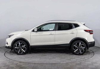 Подержанный автомобиль Nissan Qashqai 2020 года (3 фото)