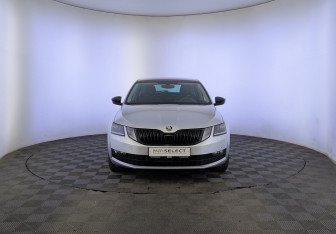 Подержанный автомобиль Skoda Octavia Liftback 2019 года (2 фото)