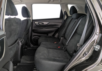 Подержанный автомобиль Nissan X-Trail 2017 года (18 фото)