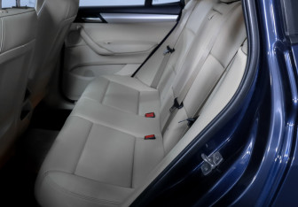 Подержанный автомобиль BMW X3 2012 года (10 фото)