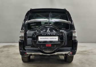 Подержанный автомобиль Mitsubishi Pajero 2013 года (6 фото)