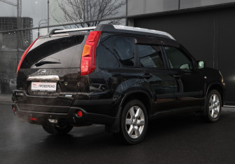 Подержанный автомобиль Nissan X-Trail 2010 года (5 фото)