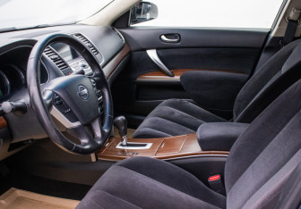 Подержанный автомобиль Nissan Teana 2010 года (9 фото)