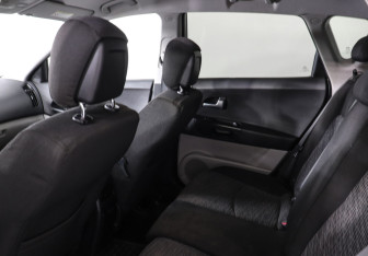 Подержанный автомобиль Kia Ceed Hatchback 2009 года (12 фото)