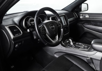 Подержанный автомобиль Jeep Grand Cherokee 2016 года (15 фото)