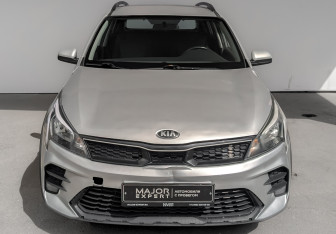 Подержанный автомобиль Kia Rio Hatchback 2021 года (2 фото)