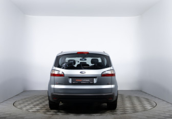 Подержанный автомобиль Ford S-MAX 2008 года (6 фото)