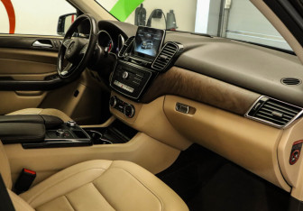 Подержанный автомобиль Mercedes-Benz GLE 2015 года (23 фото)