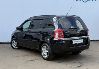 Подержанный автомобиль Opel Zafira Compactvan 2011 года (7 фото)