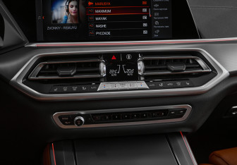 Подержанный автомобиль BMW X5 2023 года (18 фото)