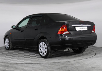 Подержанный автомобиль Ford Focus Sedan 2004 года (4 фото)