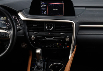 Подержанный автомобиль Lexus RX 2020 года (12 фото)