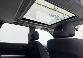 Подержанный автомобиль Nissan X-Trail 2011 года (12 фото)