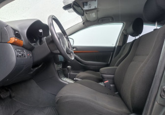 Подержанный автомобиль Toyota Avensis Sedan 2008 года (10 фото)