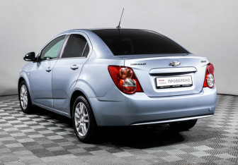 Подержанный автомобиль Chevrolet Aveo Sedan 2012 года (7 фото)