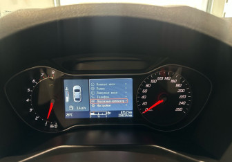 Подержанный автомобиль Ford Mondeo Sedan 2012 года (14 фото)
