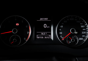 Подержанный автомобиль Volkswagen Jetta Sedan 2013 года (10 фото)