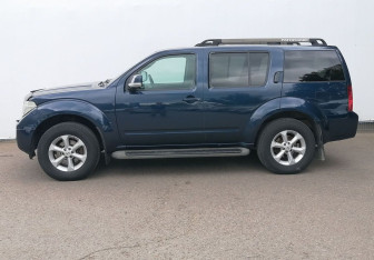 Подержанный автомобиль Nissan Pathfinder 2008 года (8 фото)