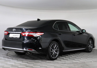 Подержанный автомобиль Toyota Camry Sedan 2024 года (5 фото)