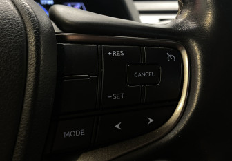 Подержанный автомобиль Lexus UX 2019 года (20 фото)