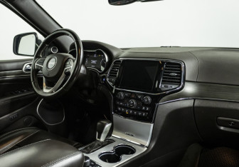 Подержанный автомобиль Jeep Grand Cherokee 2019 года (9 фото)