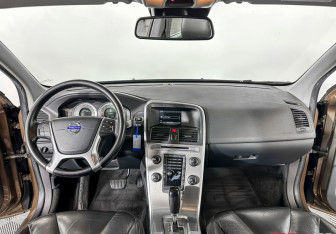 Подержанный автомобиль Volvo XC60 2011 года (14 фото)