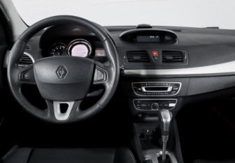 Подержанный автомобиль Renault Megane Hatchback 2011 года (12 фото)