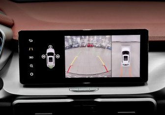 Подержанный автомобиль Geely Coolray 2022 года (15 фото)
