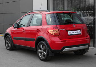 Подержанный автомобиль Suzuki SX4 Hatchback 2011 года (7 фото)