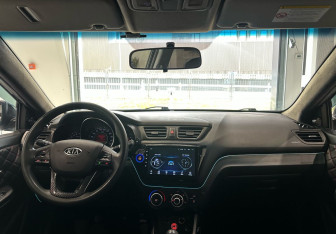 Подержанный автомобиль Kia Rio Sedan 2011 года (11 фото)