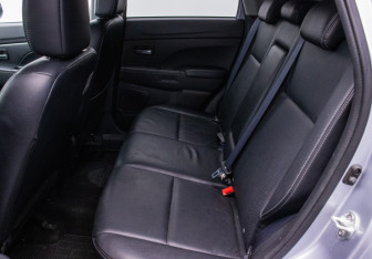 Подержанный автомобиль Mitsubishi ASX 2012 года (11 фото)