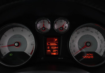 Подержанный автомобиль Peugeot 308 Hatchback 2011 года (11 фото)