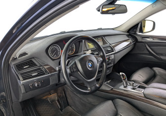 Подержанный автомобиль BMW X6 2013 года (16 фото)