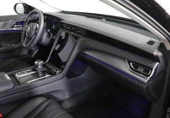 Подержанный автомобиль Hongqi H5 2024 года (10 фото)