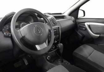 Подержанный автомобиль Renault Duster 2014 года (7 фото)