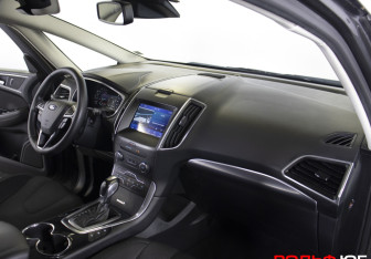 Подержанный автомобиль Ford S-MAX 2017 года (9 фото)