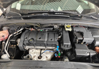 Подержанный автомобиль Citroen C4 Sedan 2013 года (17 фото)