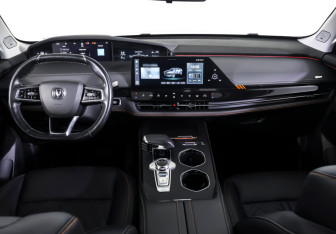 Подержанный автомобиль Changan UNI-K 2024 года (13 фото)