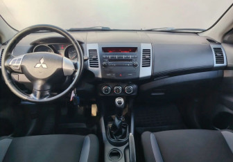 Подержанный автомобиль Mitsubishi Outlander 2011 года (9 фото)