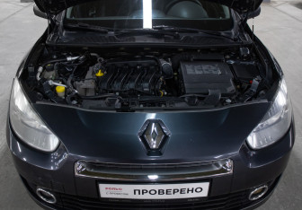 Подержанный автомобиль Renault Fluence 2010 года (9 фото)