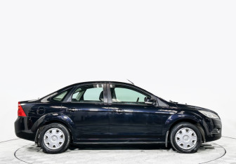 Подержанный автомобиль Ford Focus Sedan 2011 года (4 фото)
