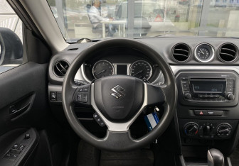 Подержанный автомобиль Suzuki Vitara 2015 года (14 фото)