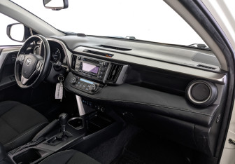 Подержанный автомобиль Toyota RAV4 2019 года (13 фото)