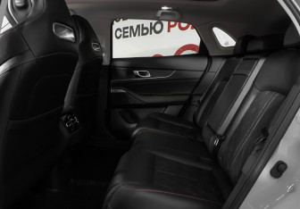 Подержанный автомобиль Changan UNI-K 2022 года (10 фото)