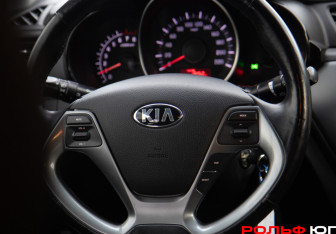 Подержанный автомобиль Kia Rio Hatchback 2020 года (13 фото)