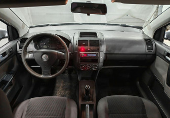 Подержанный автомобиль Volkswagen Polo Hatchback 2008 года (11 фото)