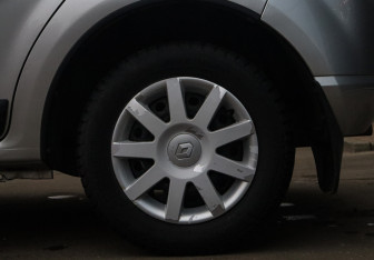 Подержанный автомобиль Renault Sandero 2013 года (16 фото)