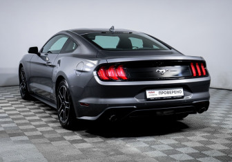 Подержанный автомобиль Ford Mustang Coupe 2021 года (7 фото)